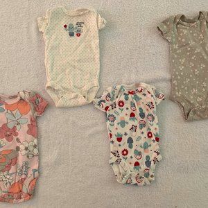 CARTER'S 4 PIECES BABY GIRL ONESIES